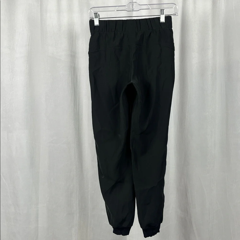 Lululemon On The Fly Jogger‎ in Black.
